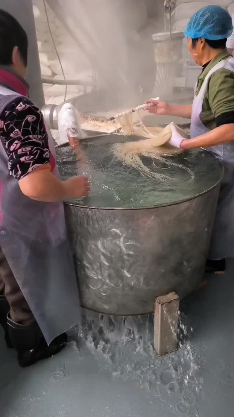 传统工艺，手工粉条，干净卫生，劲道十足，量大从优