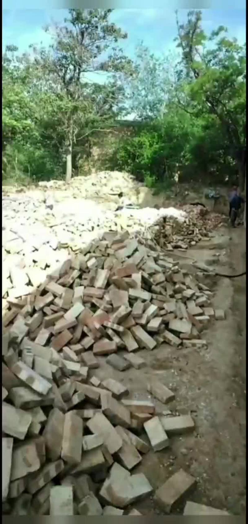 大量小红砖
