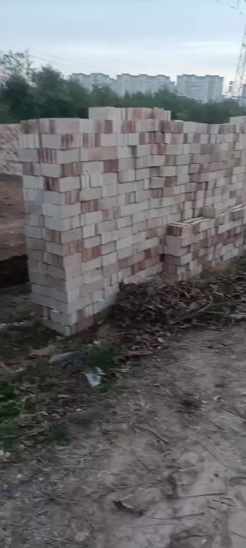 大量小红砖