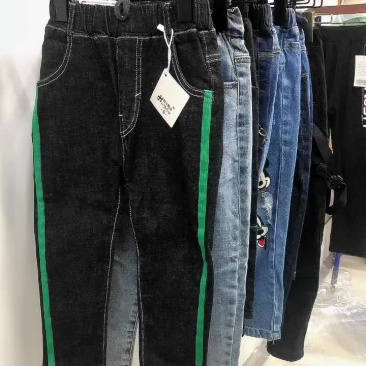 童装牛仔裤90条左右