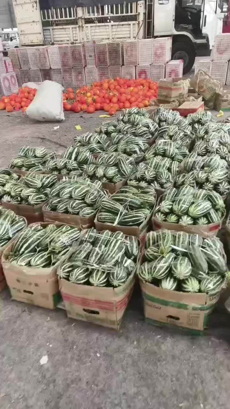 各种甜瓜大落价