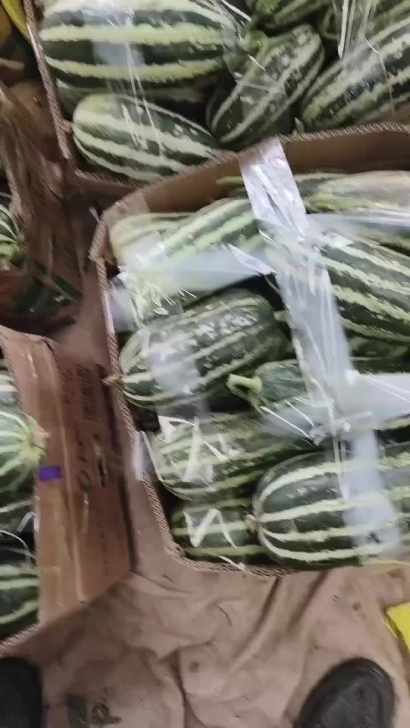 各种甜瓜大落价