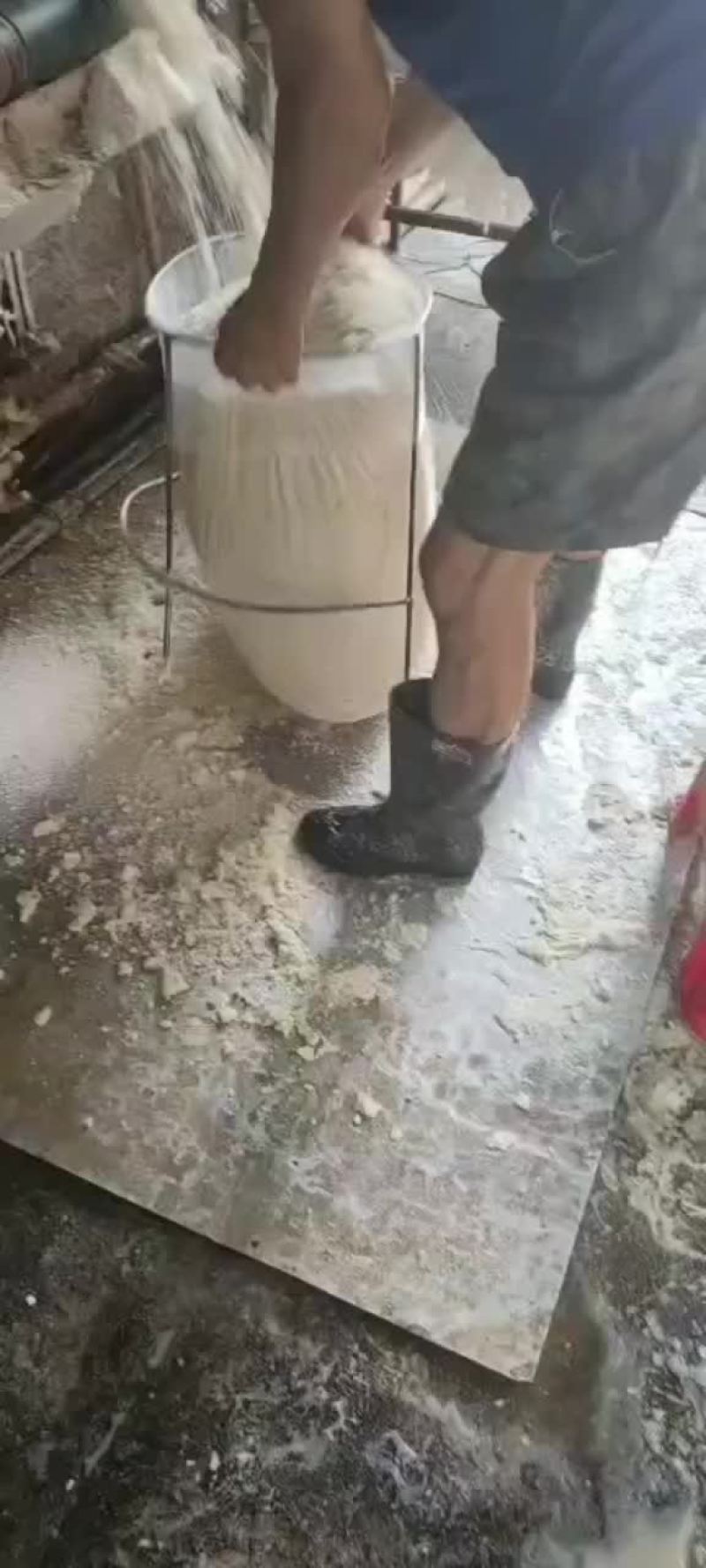 脱水豆渣，真空包装，厌氧发酵，常温下保存三个月左右