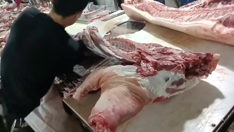 厂家直销，每天分割1000头猪当天现杀现屠宰得新鲜猪