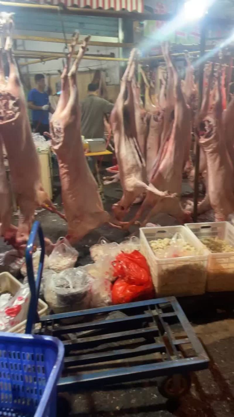 保鲜带皮羊肉同台