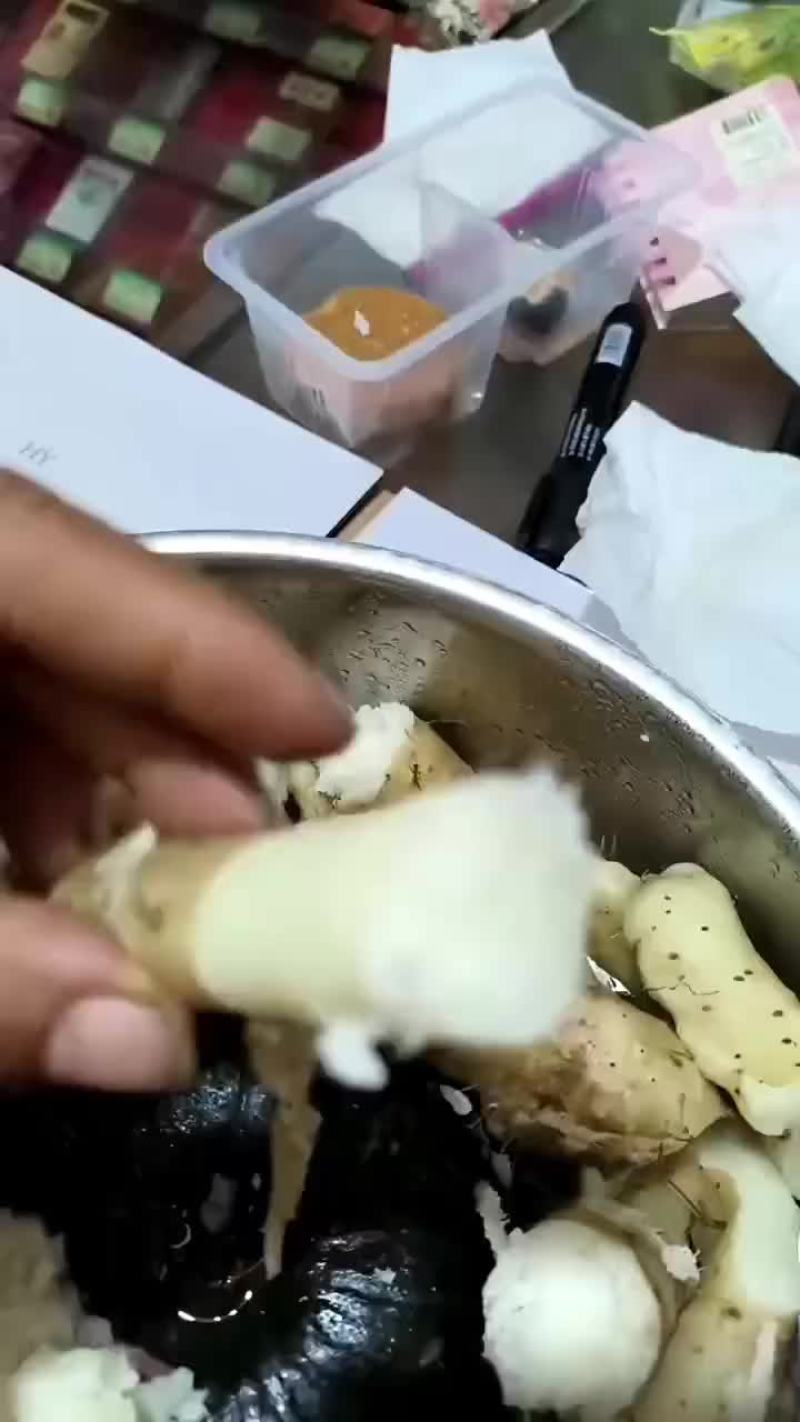 小白嘴铁棍山药，又面微甜，面，糯，越放越甜