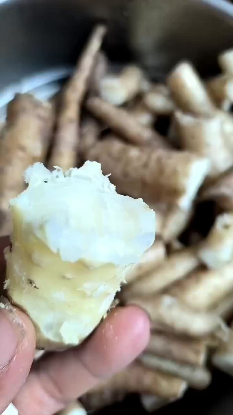 小白嘴铁棍山药，又面微甜，面，糯，越放越甜