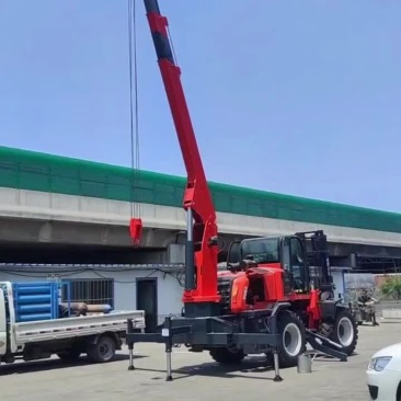 四驱越野叉车