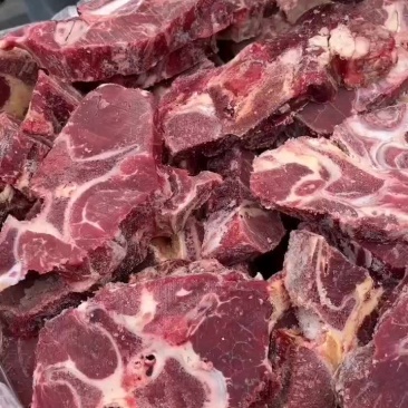 满肉牛脖骨
