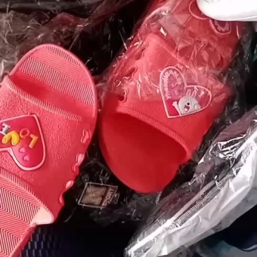 杂乱拖鞋库存尾货