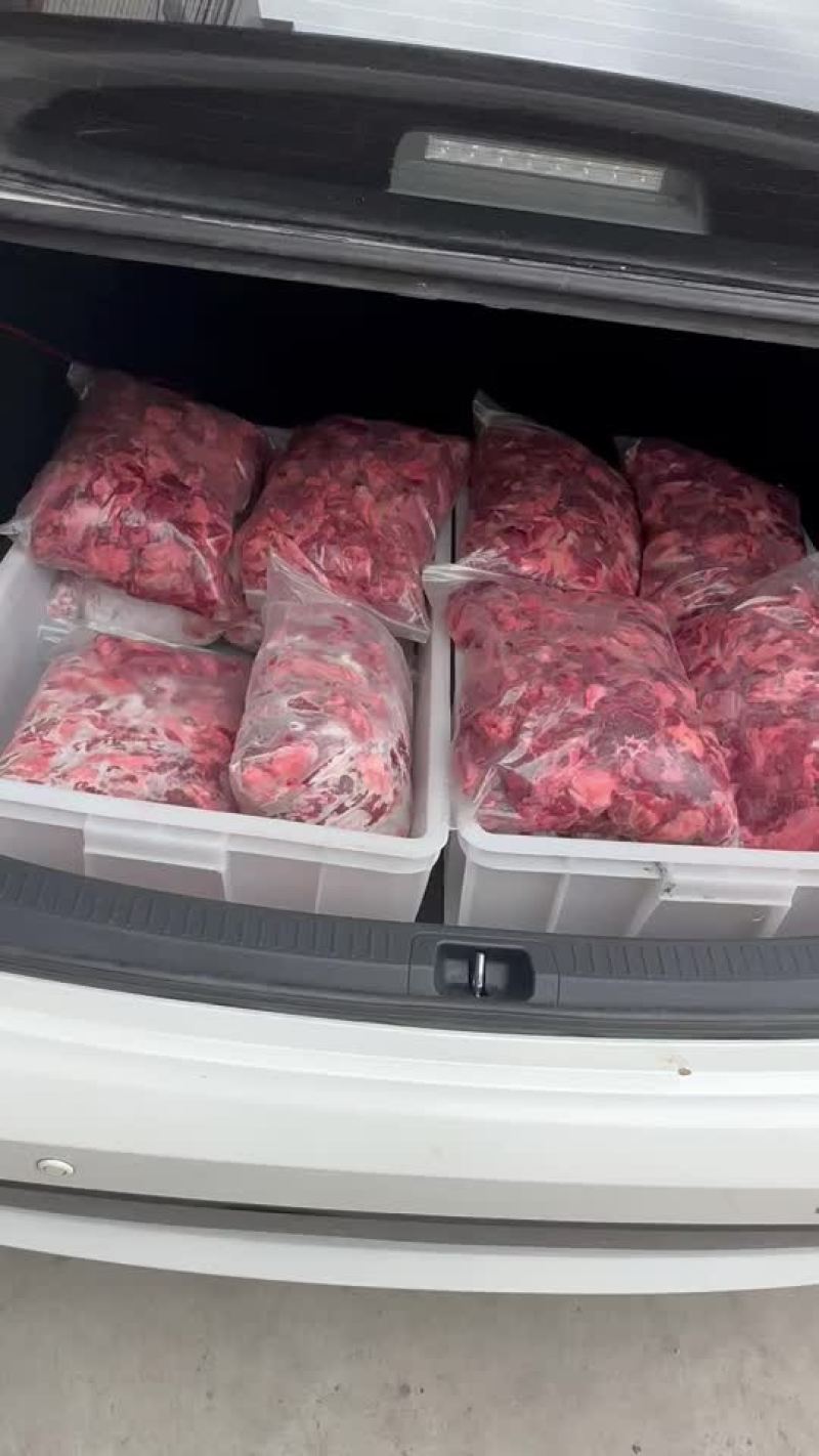 新鲜牛腩19元斤大量有货，工厂直发，欢迎电话下单。沟通联