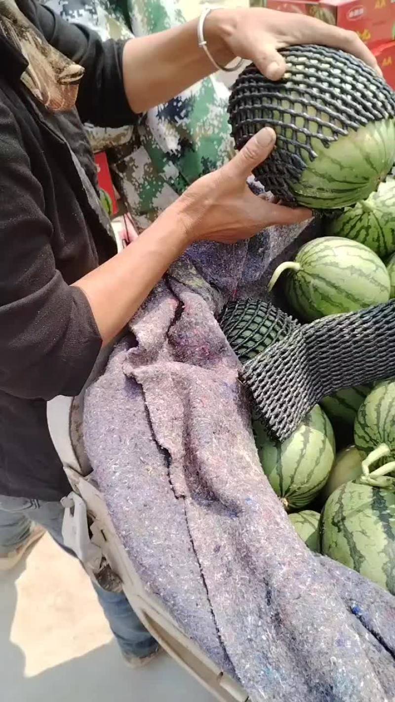 2k礼品瓜以上市，主要对接电商，超市，市场，大量有货