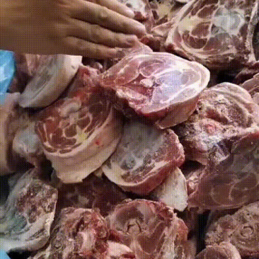 满肉羊脖骨