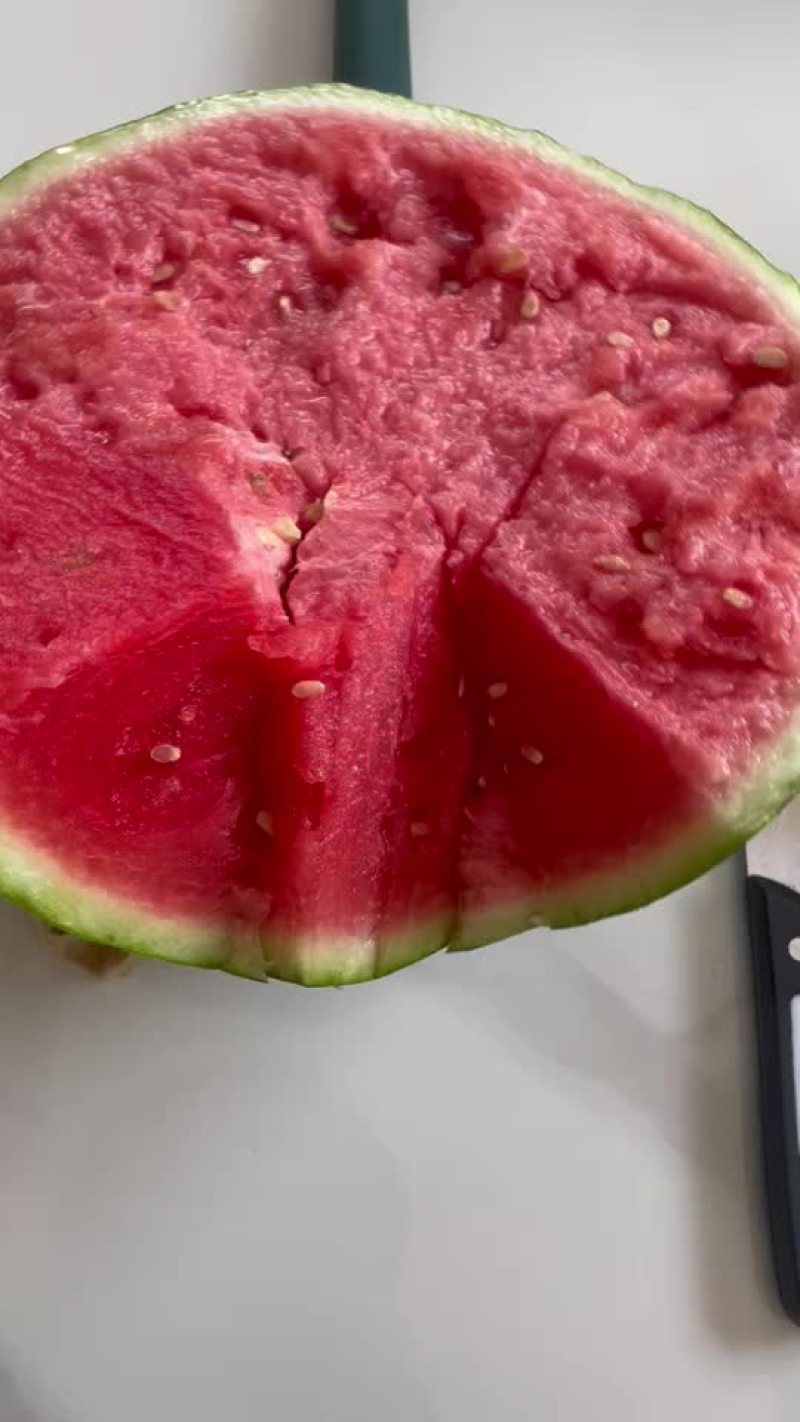 头茬无籽麒麟密度超高口感超甜