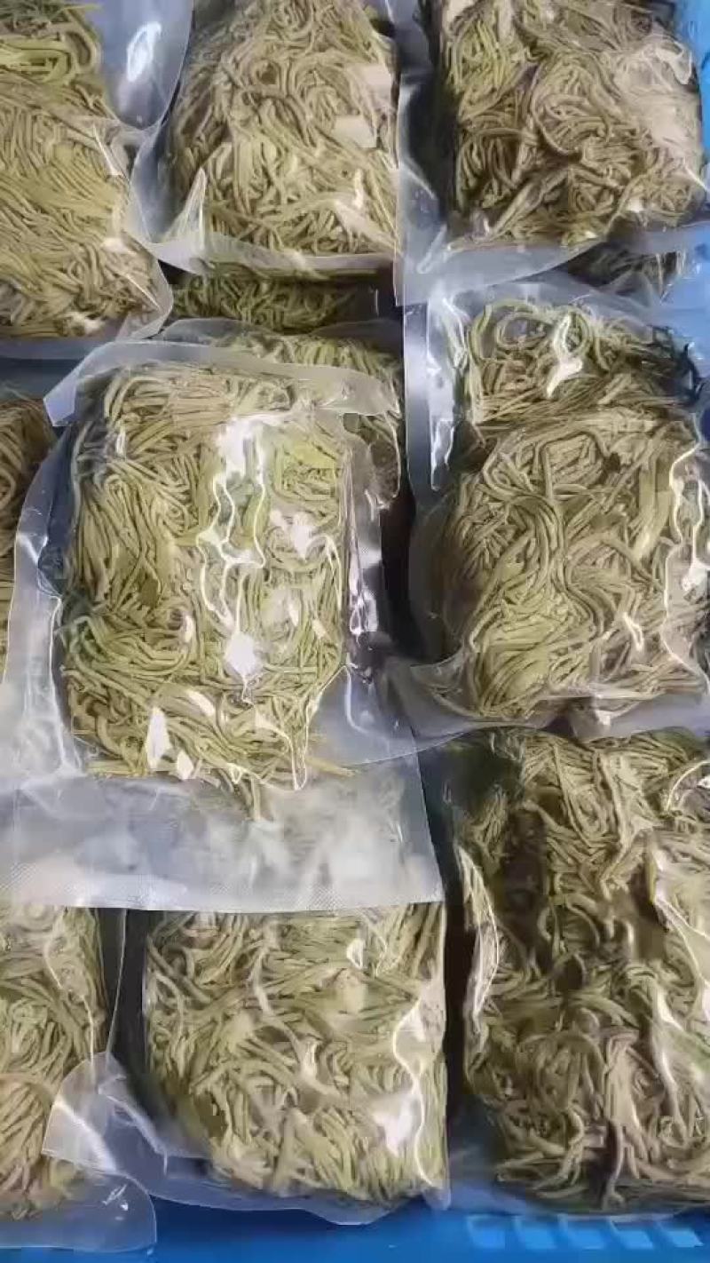 新鲜菱角藤子，炒拌好的菜肴。需要的老板联系我。