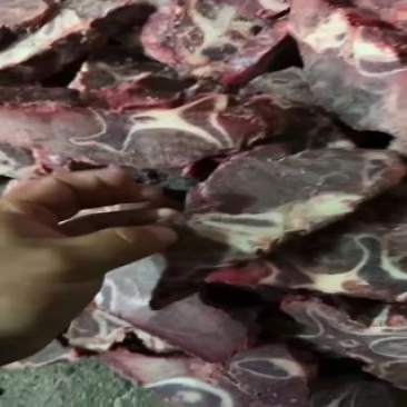 满肉牛脖骨