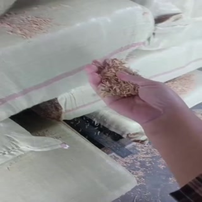 压缩稻壳发云南准备装货