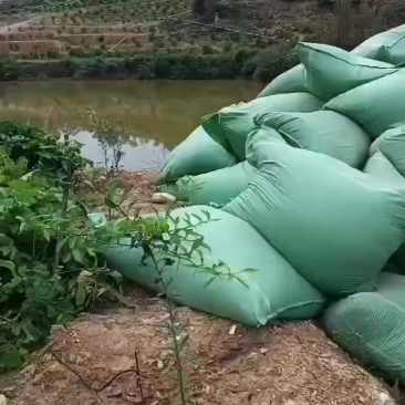 打包稻壳到达云南卸货中