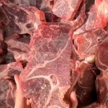 满肉牛脖骨***********