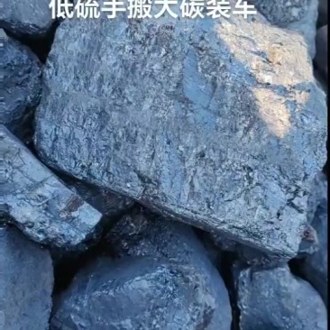 手搬大块装车