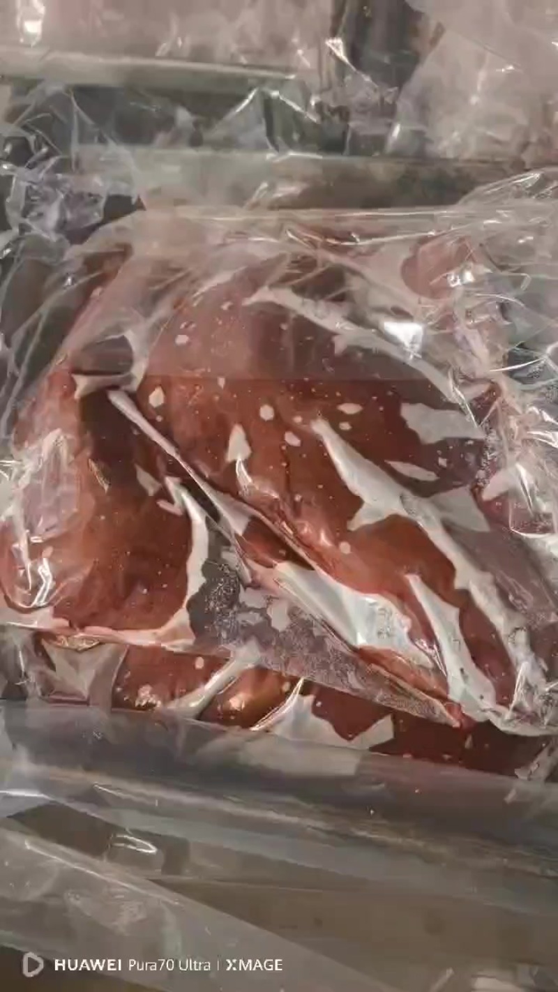 猪心。猪肝。每天生产两吨多。新鲜