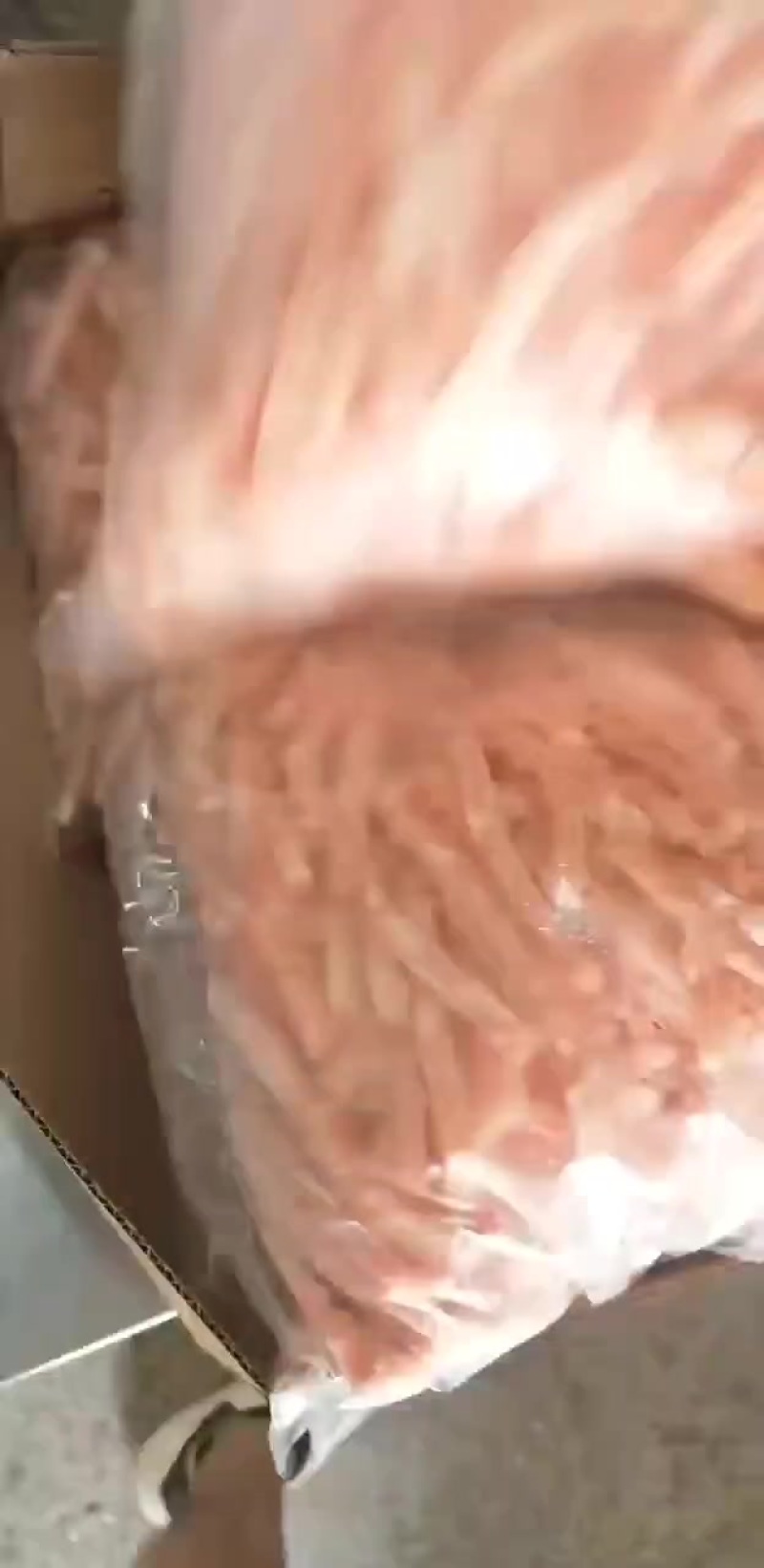 鸡肉丝最新日期！现场实拍！如有需要请联系腾惠业务员！