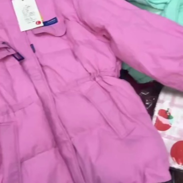 实体店女装羽绒服170件左右，全清35元一件