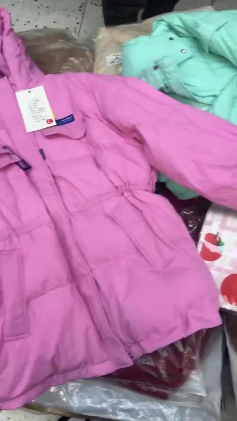 实体店女装羽绒服170件左右，全清35元一件