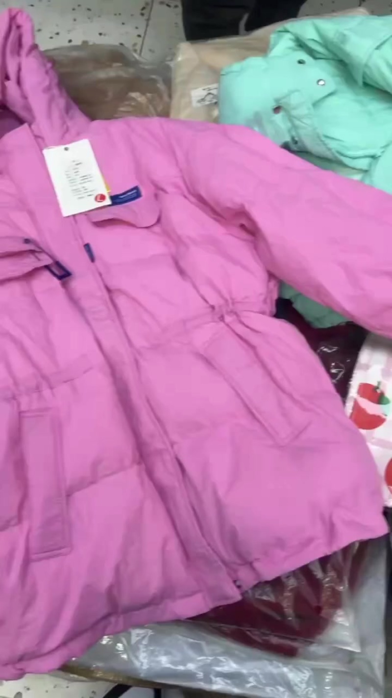 实体店女装羽绒服170件左右，全清35元一件