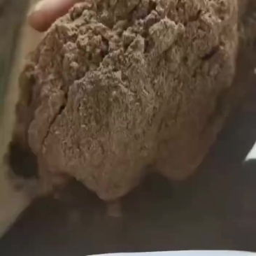 中药渣:蛋白13%,脂肪8，水分5，含有17种氨基酸
