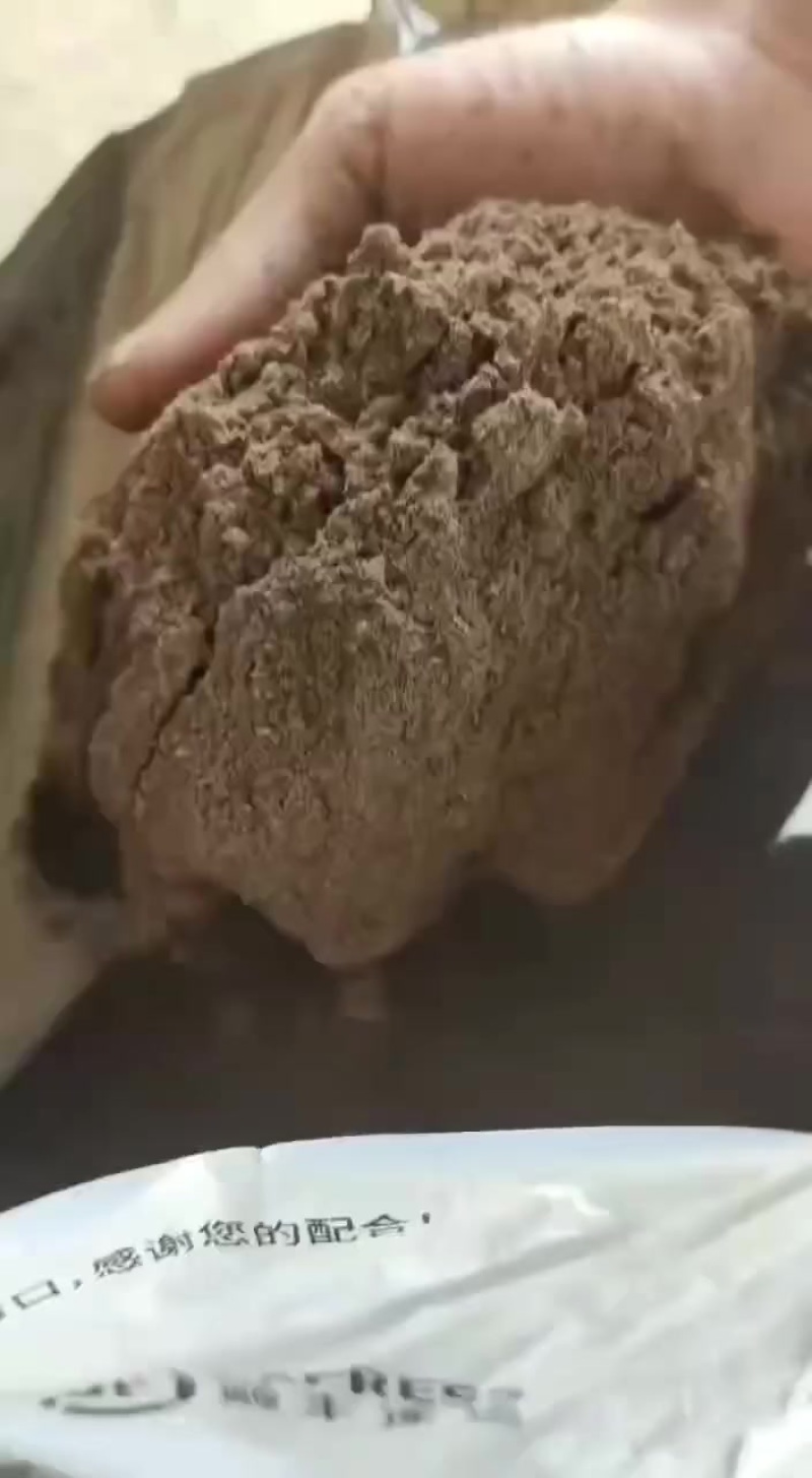 中药渣:蛋白13%,脂肪8，水分5，含有17种氨基酸