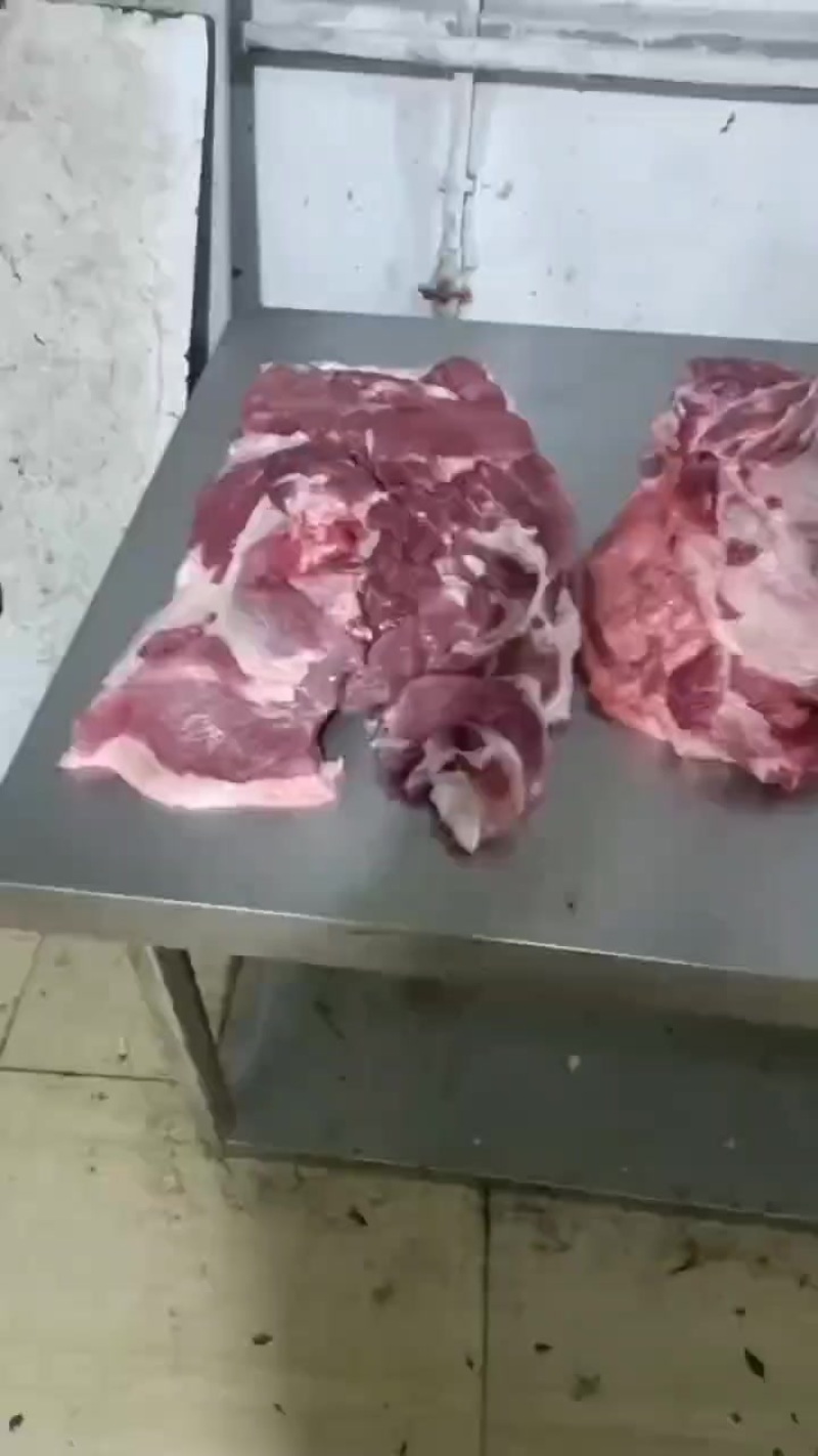 地地道道，农村土猪肉，玉米面喂大的，最少11个月出栏的呢