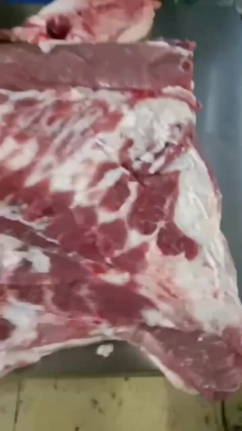 地地道道，农村土猪肉，玉米面喂大的，最少11个月出栏的呢