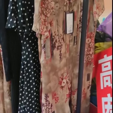 老年妈妈装连衣裙，数量300条左右。码数齐全，12清