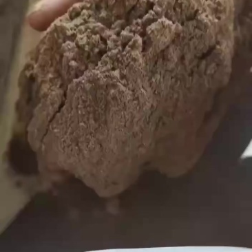 粉碎中药渣蛋白13，水分12。安神育肥，清热解毒抗菌消炎