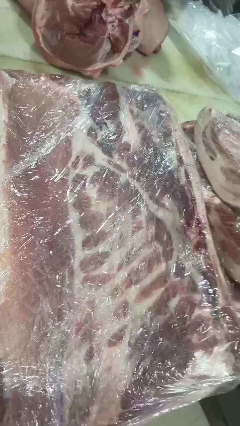 生源肉品加工厂（厂家直销）五花肉特价！排骨，前腿后腿猪肉