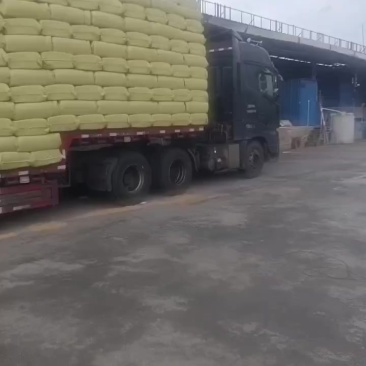 压缩稻壳到达广东卸货中！