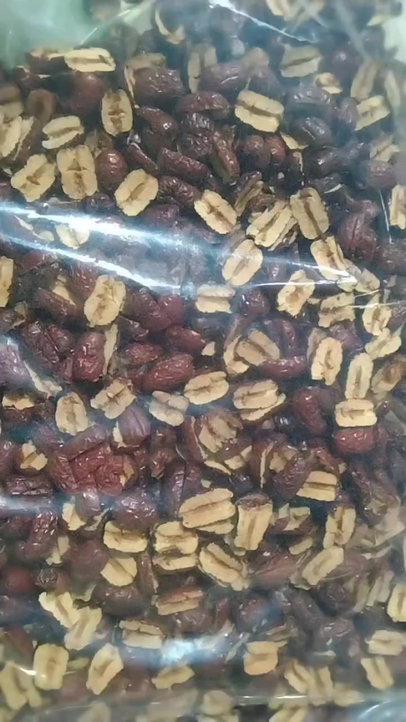 新疆灰枣枣圈，灰枣瓣，去核鸡心枣