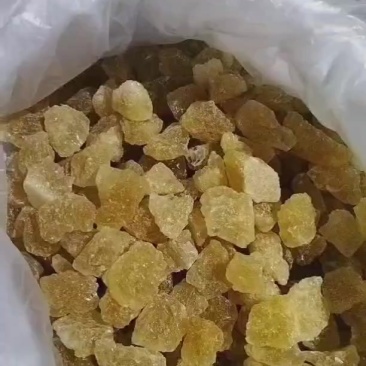 鸡蛋大小的黄冰糖要涨价咯7400一吨哈