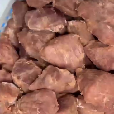 小块熟牛肉