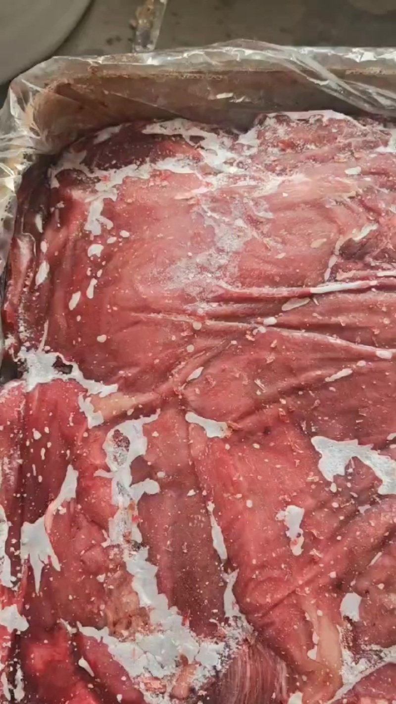 鲜冻牛肉刚分割出来一批，颜色新鲜