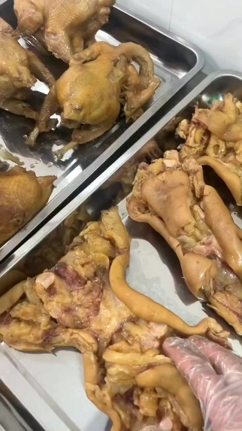 牛蹄皮满满的胶原蛋白烤串炒菜凉拌都很不错