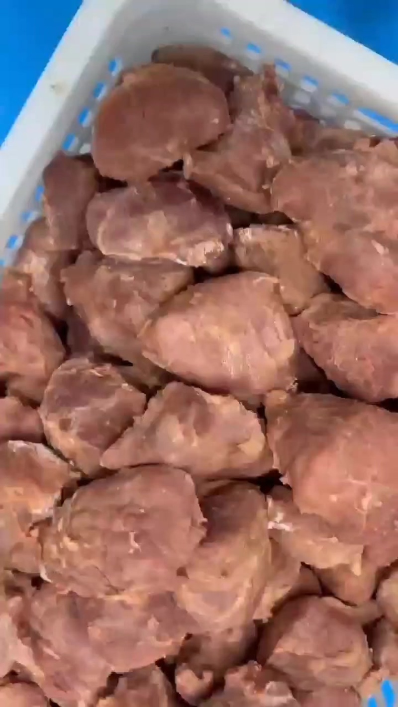 小块熟牛肉