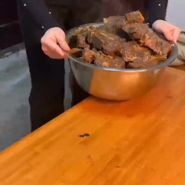 满肉牛脖骨