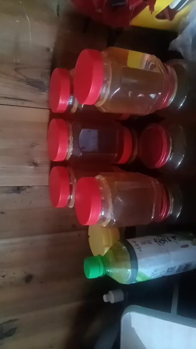 想卖自家的蜂蜜数量不多只有二十斤左右