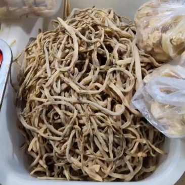 自家妈妈的晒干的马齿苋卜豆角，卜辣椒，芥莱酸菜白菜苔酸菜